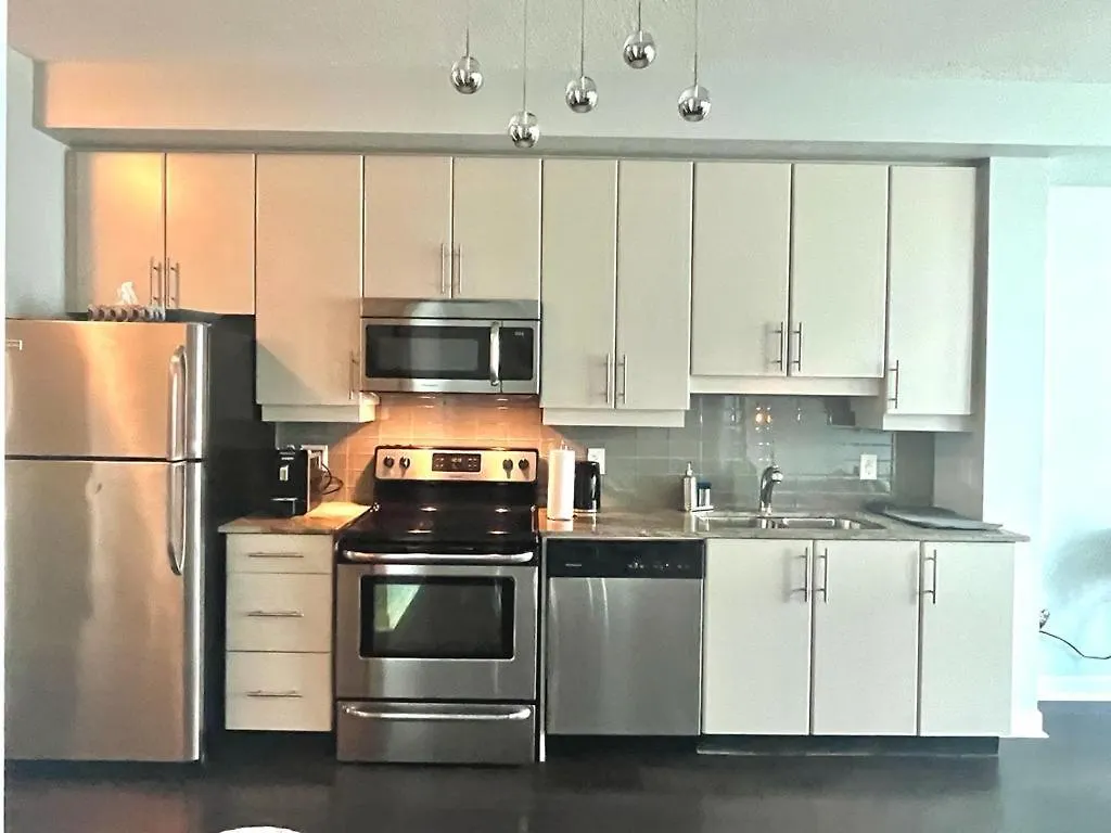 Breathtaking Cn Tower & Lakeview In Heart Of Dt Apartment Toronto